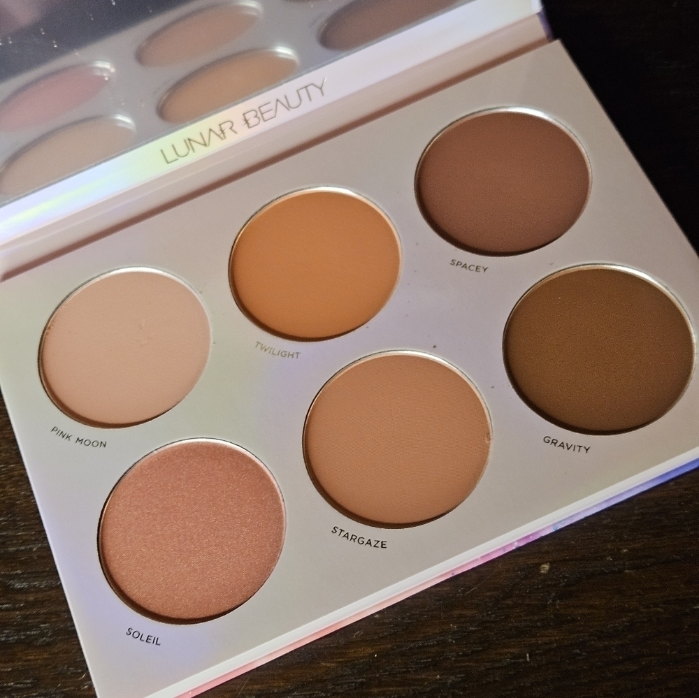 Lunar Beauty Moon prism blush cheek. - Picture 6 of 14